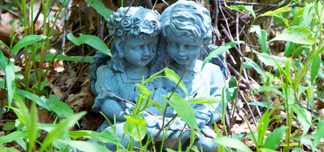 Holiday and Hearth Holiday & Hearth Lisa Anne Novelline craft blog: statue of boy and girl